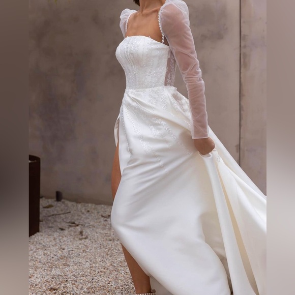 Brand new unaltered and unworn wedding dress - Picture 5 of 6